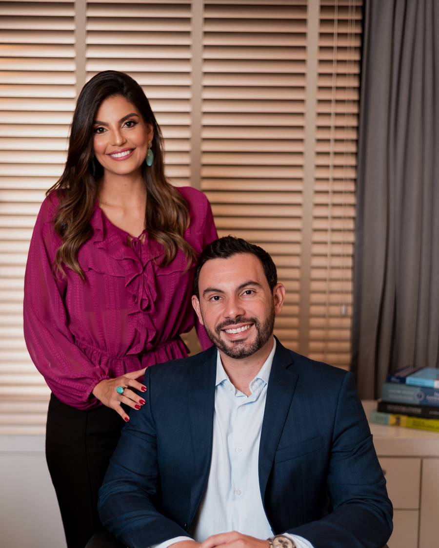 Dr. Arthur Arrais e Dra. Vanessa Nogueira no consultório